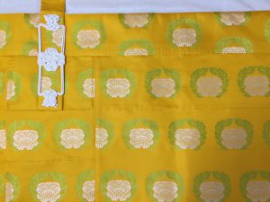 葉萌黄八葉牡丹紋