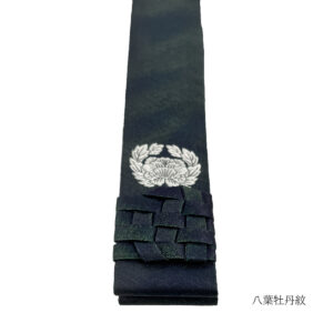 紺地 二色（緑/黄緑）モヤサヤ型地紋 八葉牡丹